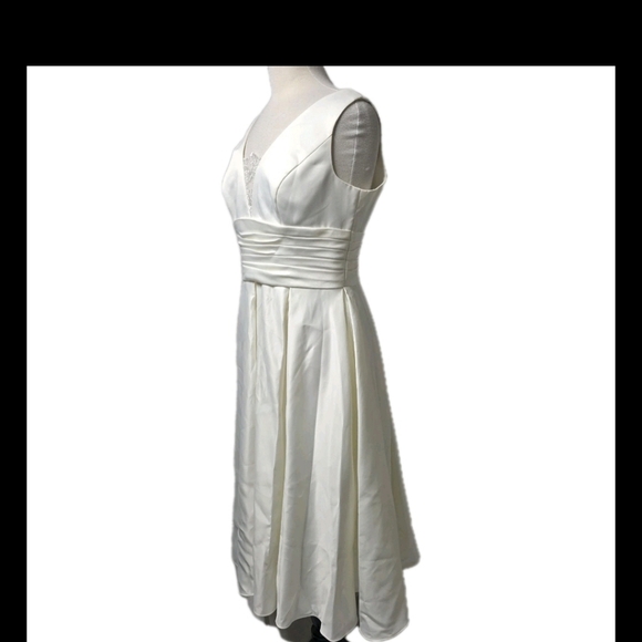 Elegant Short Wedding Dresses Tea Length Lace Satin Long Sleeves Bride Gown - Picture 3 of 9